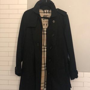 Beautiful Black Burberry Men’s Trench coat. Size Medium